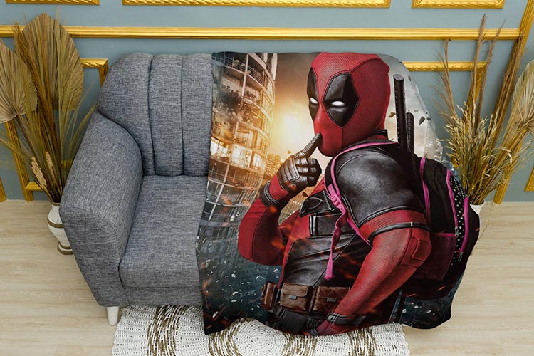 Дедпул на фоні міста Марвел Deadpool оn the background of the city Marvel
