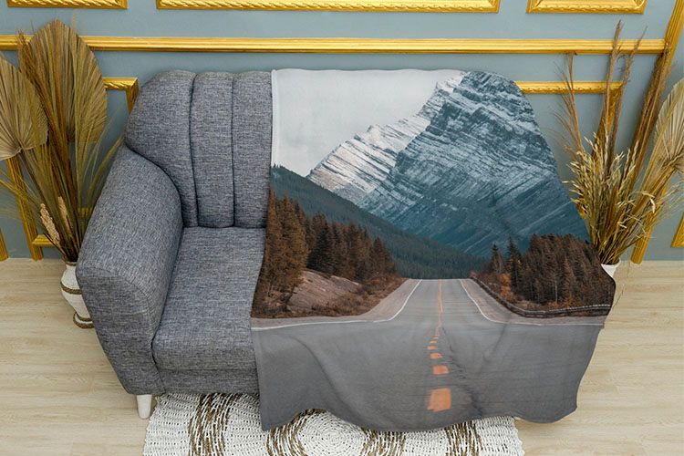 Дорога серед гір Road Through the Mountains