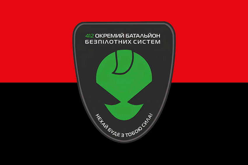 Прапор 412 окремого батальйону ударних безпілотних систем (412 ОББпС) ЗСУ червоно чорний