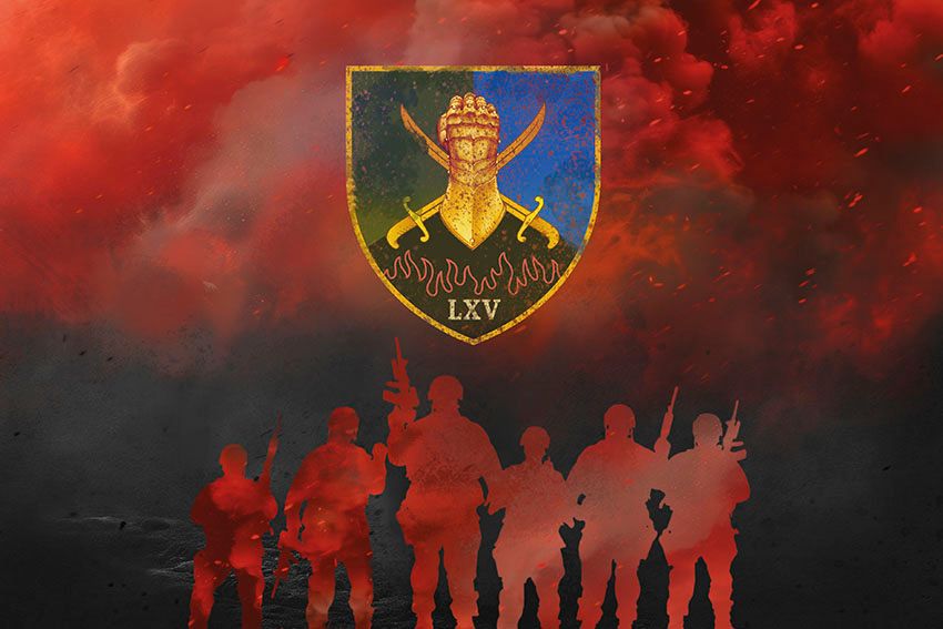 Прапор 65 окремої механізованої бригади (65 ОМБр) ЗСУ Воїни світла червоно чорний