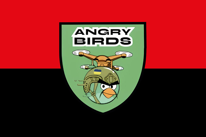 Прапор Зведеного загону ударних БПЛА «Злі птахи» ЗСУ червоно чорний