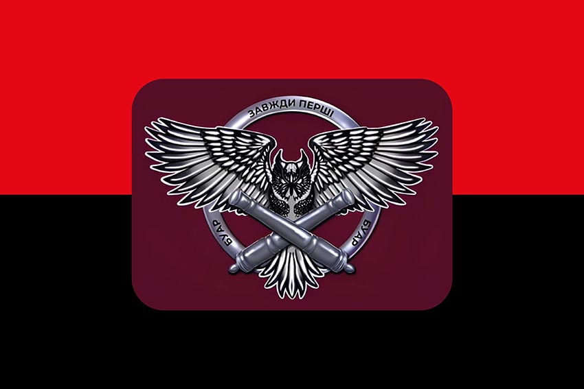 Прапор батареї управління та артилерійської розвідки (БУАР) 81 ОАеМБр Слобожанської ДШВ ЗСУ червоно чорний