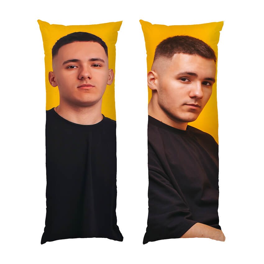 Ярослав Карпук Співак Жовтий фон Yaroslav Karpuk Singer Yellow background