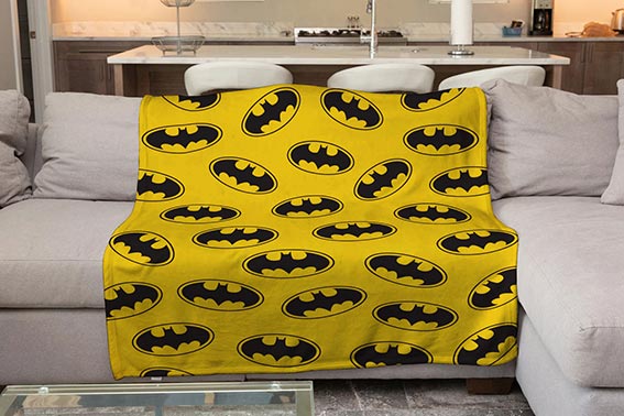 Плед «Batman. Yellow logo pattern»