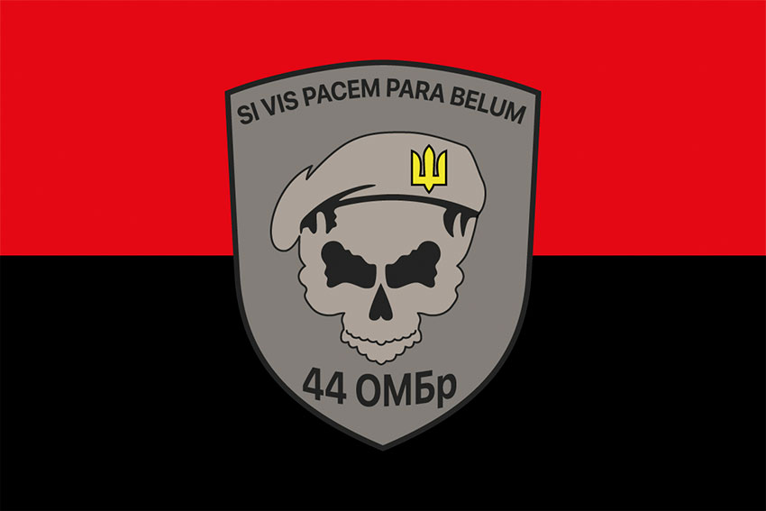 Прапор 44 окремої механізованої бригади (44 ОМБр) ЗСУ червоно-чорний