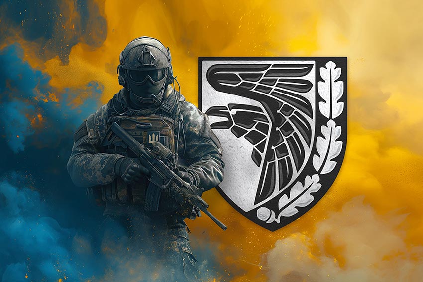 Прапор 93 окремої механізованої бригади (93 ОМБр) «Холодний Яр» ЗСУ Воїн з гербом підрозділу