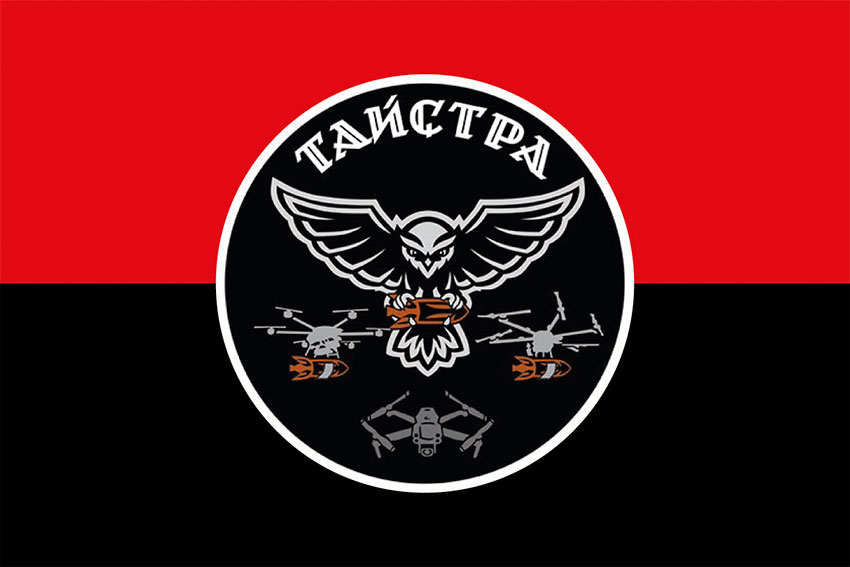 Прапор ударного підрозділу «Тайстра» у складі 10 ОГШБр «Едельвейс» ЗСУ червоно-чорний