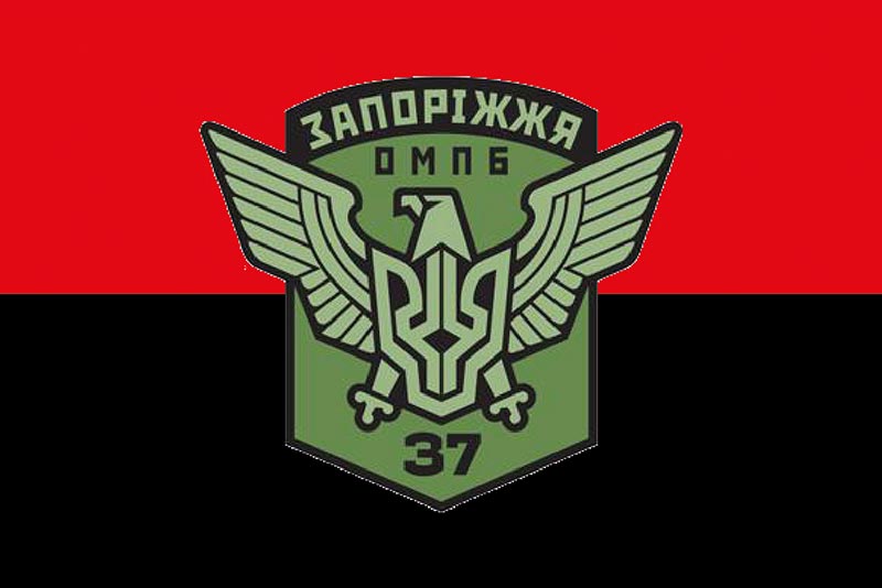 Прапор ЗСУ 37 ОМПБ (окремого мотопіхотного батальйона) «Запоріжжя» червоно-чорний