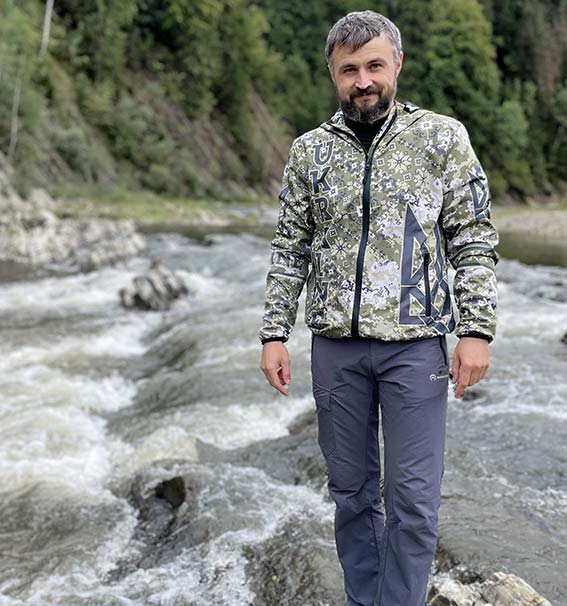 Куртка вітровка «Розлючена вишиванка» зелена